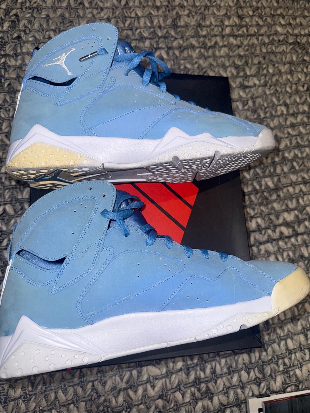 Jordan Men’s University Blue High-Top Sneakers Retro